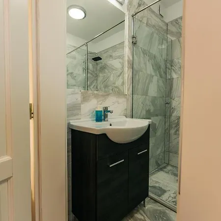 Aparthotel Yellowboot 4*